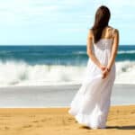 Dream of White Dress (Spiritual Meanings & Interpretation)