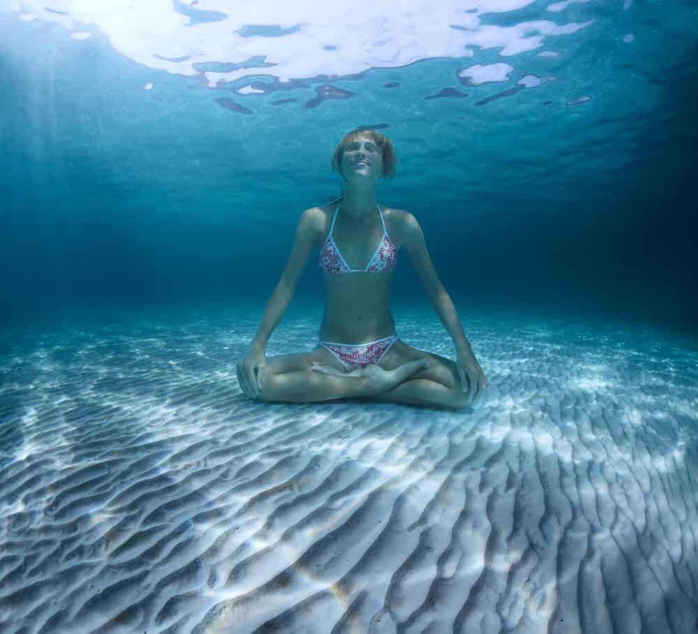 Dream About Breathing Underwater (Spiritual Meanings & Interpretation)