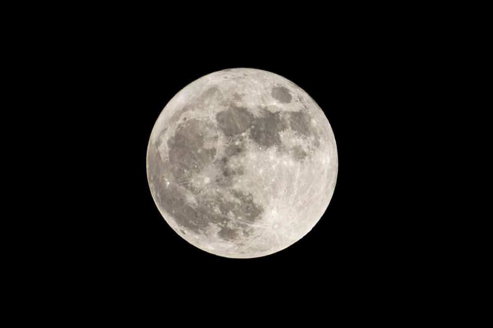 Dream About Full Moon (Spiritual Meanings & Interpretation)