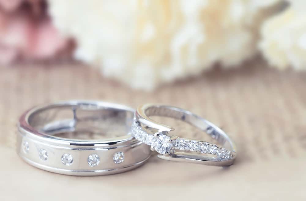 Dream About Losing Wedding Ring (Spiritual Meanings & Interpretation)